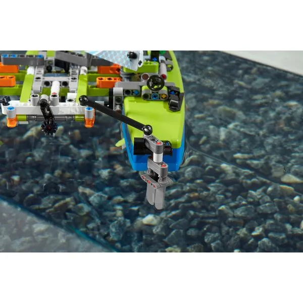 Technic 42105 Катамаран