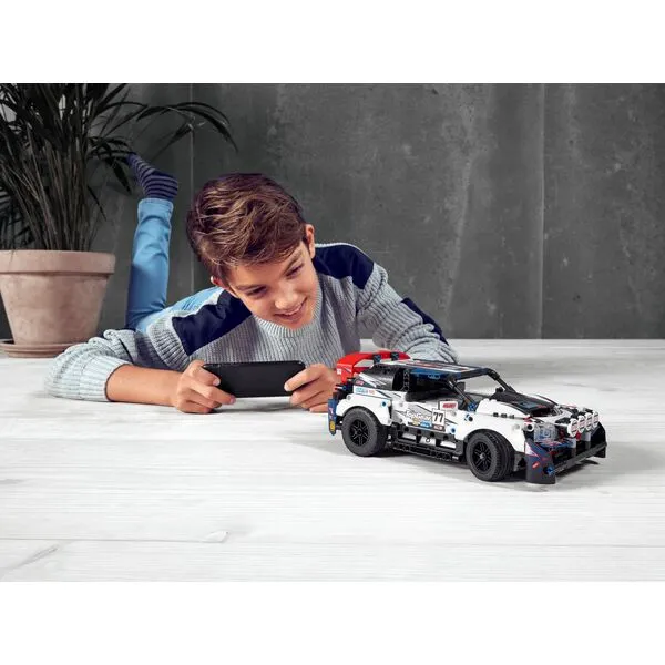 Technic 42109 Гоночный автомобиль Top Gear на управлении