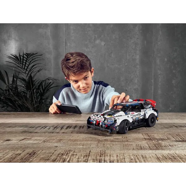 Technic 42109 Гоночный автомобиль Top Gear на управлении
