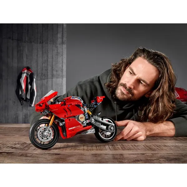 Technic 42107 Ducati Panigale V4 R