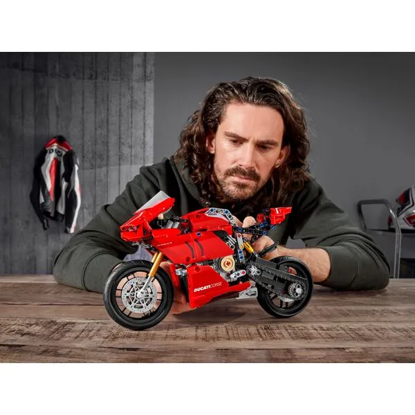 Technic 42107 Ducati Panigale V4 R