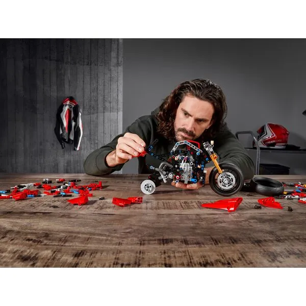Technic 42107 Ducati Panigale V4 R