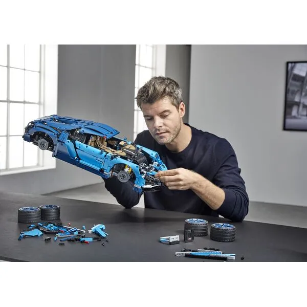 Technic 42083 Бугатти Широн