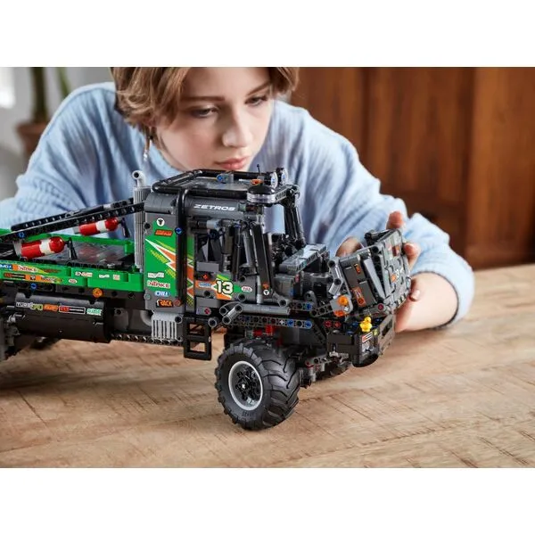 Technic 42129 Полноприводный грузовик-внедорожник Mercedes-Benz Zetros