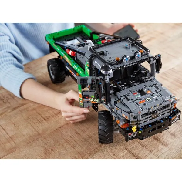 Technic 42129 Полноприводный грузовик-внедорожник Mercedes-Benz Zetros