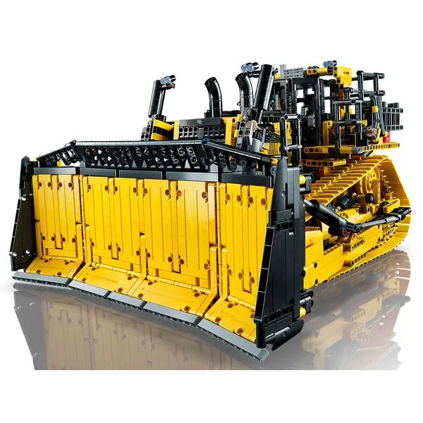Technic 42131 Бульдозер Cat D11 на пульте управления