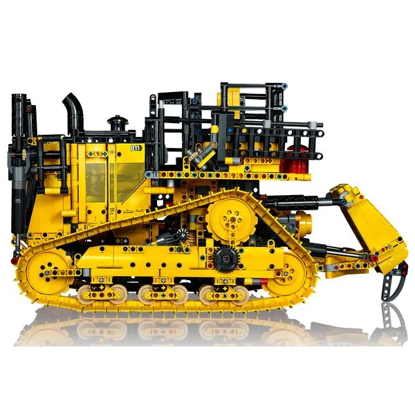 Technic 42131 Бульдозер Cat D11 на пульте управления
