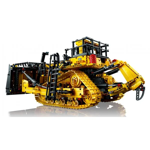 Technic 42131 Бульдозер Cat D11 на пульте управления