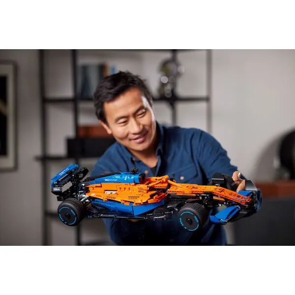Technic 42141 Гоночный автомобиль McLaren Formula 1