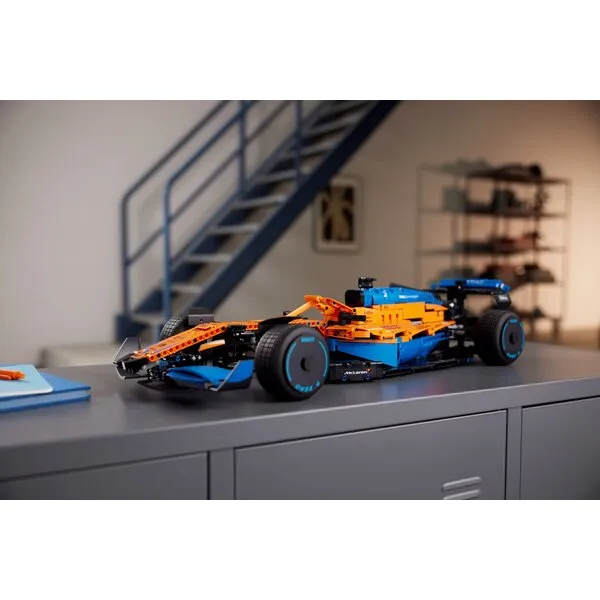 Technic 42141 Гоночный автомобиль McLaren Formula 1
