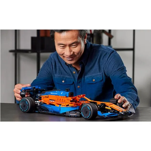Technic 42141 Гоночный автомобиль McLaren Formula 1
