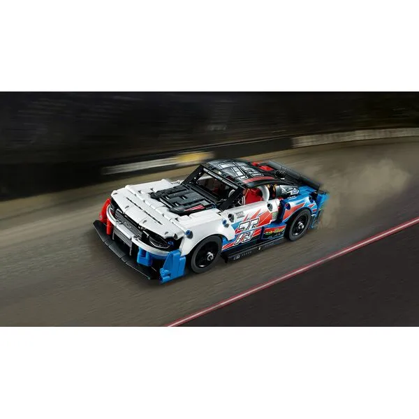 Technic 42153 Шевроле Камаро ZL1 нового поколения NASCAR
