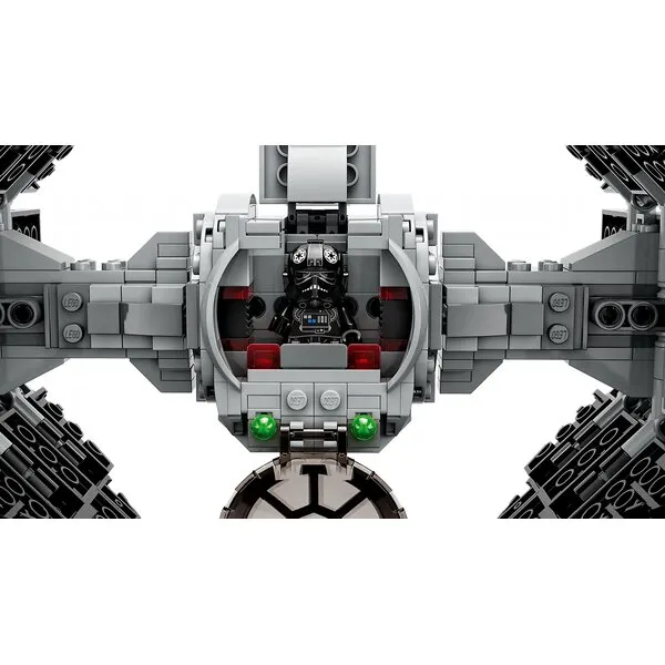 Star Wars 75348 Истребитель Mandalorian Fang против TIE Interceptor