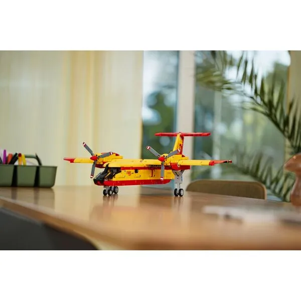 Technic 42152 Пожарный самолёт