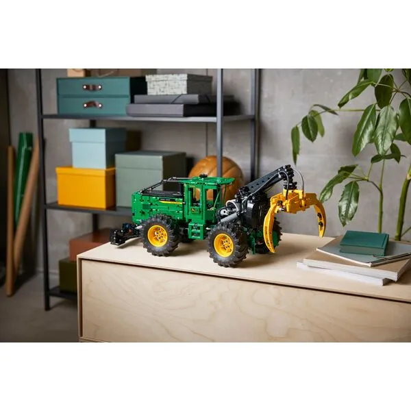 Technic 42157 Трелевочный трактор John Deere 948L-II