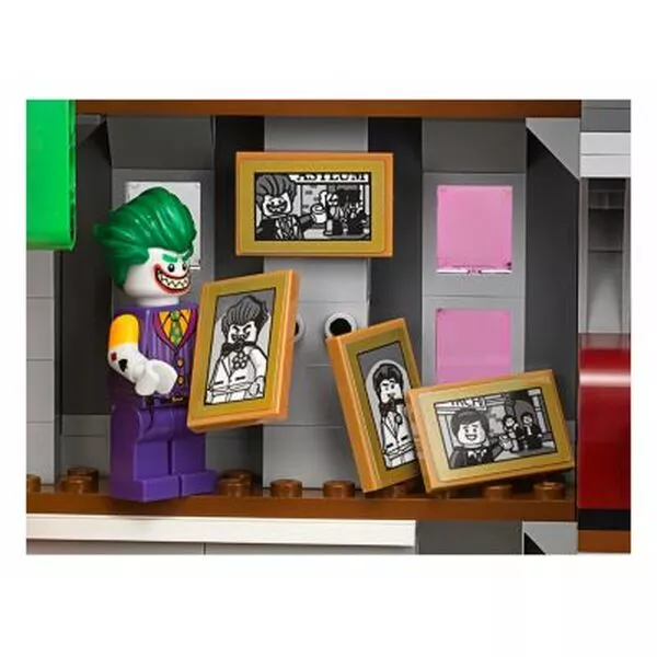 The LEGO Batman Movie 70922 Поместье Джокера