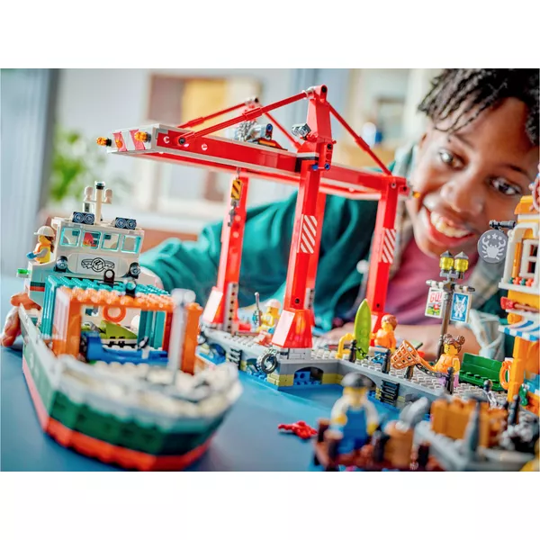 City 60422 Морской порт с грузовым судном