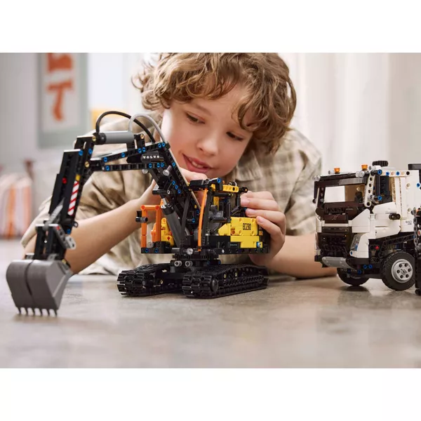 Technic 42175 Грузовик Volvo FMX и электрический экскаватор EC230