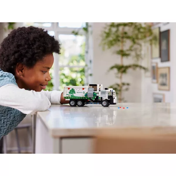 Technic 42167 Электрический мусоровоз Mack LR