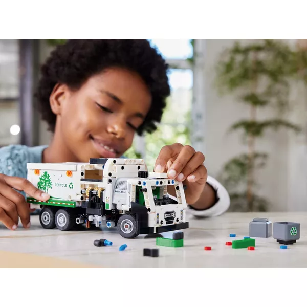 Technic 42167 Электрический мусоровоз Mack LR