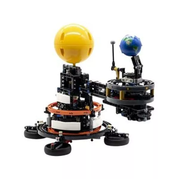Technic 42179 Planet Earth and Moon in Orbit
