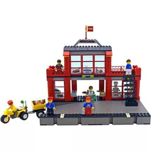 Trains 4556 Train Station