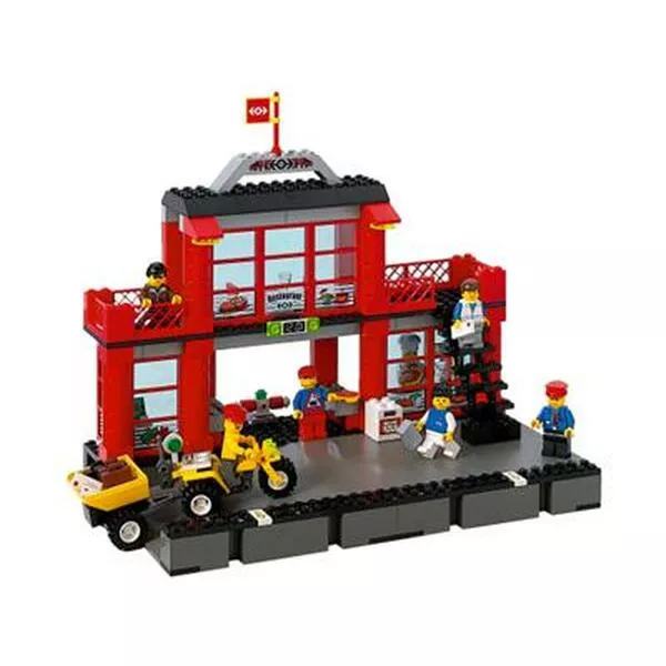 Trains 4556 Train Station