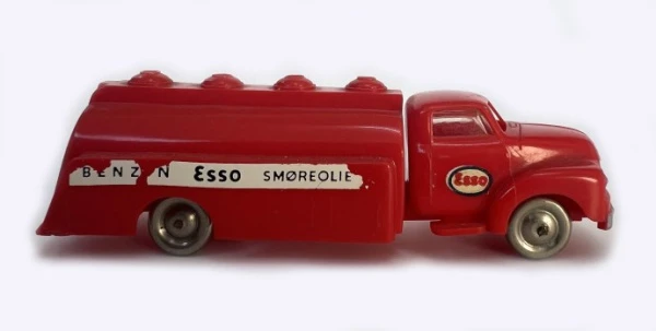 System i Leg 250-2 Цистерна Esso Bedford 1:87
