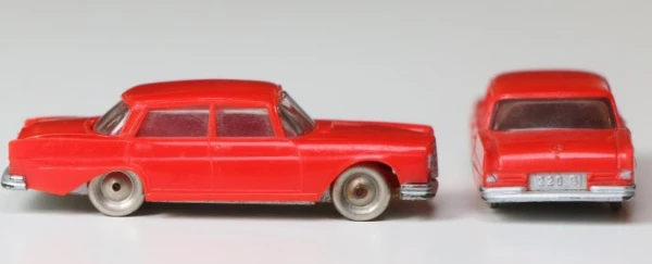 Classic 664-2 Mercedes 220 S 1:87