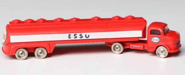 Classic 650-2 Танкер Mercedes Esso 1:87