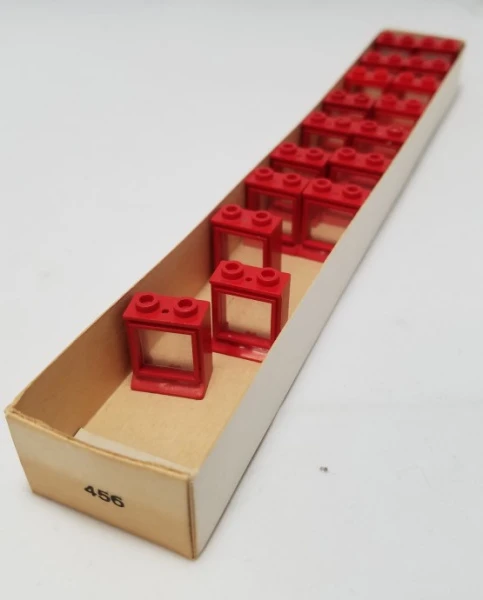 Classic 456-2 Окно 1x2x2, красное или белое
