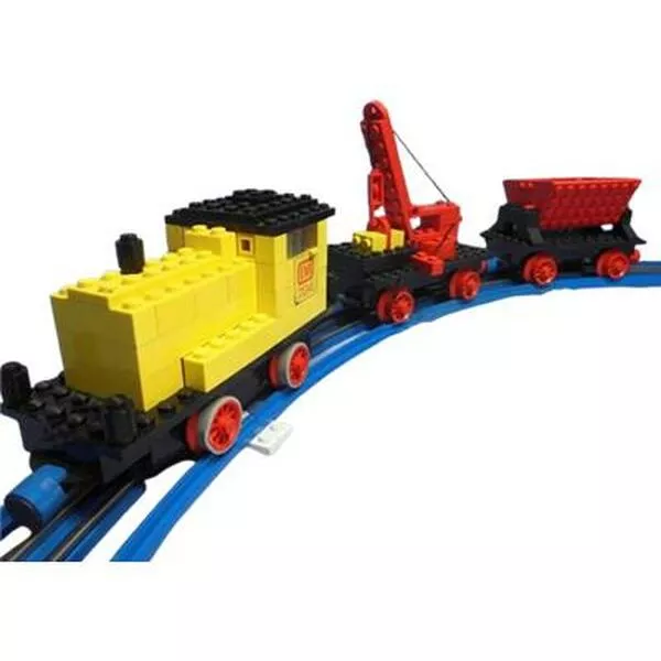 Trains 724 12v Diesel Locomotive with Crane Wagon and Tipper Wagon