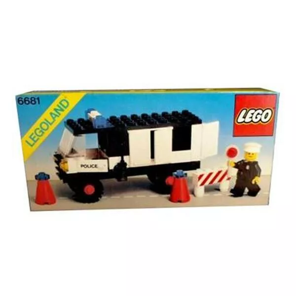 Town 6681 Police Van