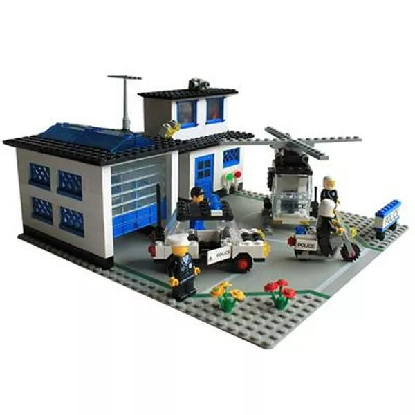 Town 6384 Police Station