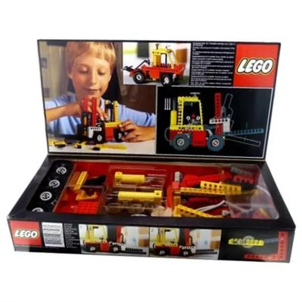 Technic 8843 Fork-Lift Truck
