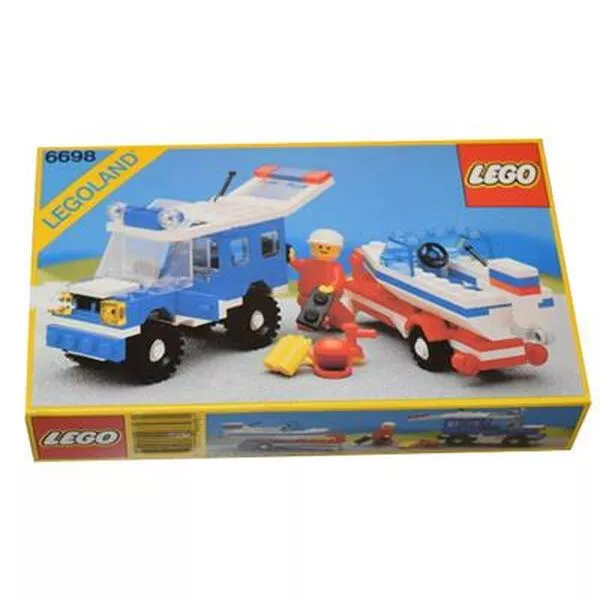 Town 6698 RV with Speedboat