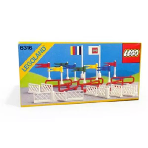 Town 6316 Flags and Fences