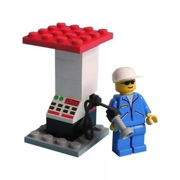 Town 2887 Petrol Station Attendant and Pump