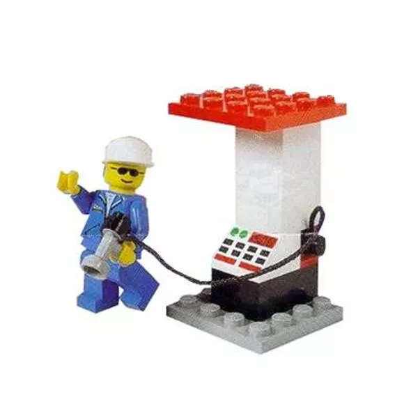 Town 2887 Petrol Station Attendant and Pump