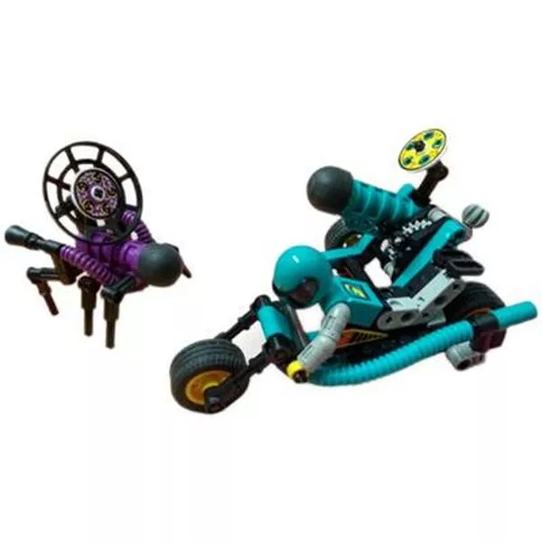 Technic 8233 Blue Thunder vs. The Stinger