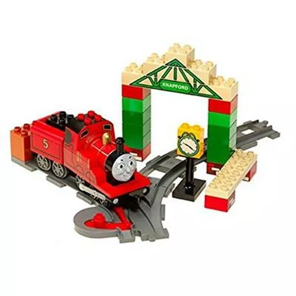 DUPLO 5552 James at Knapford Station