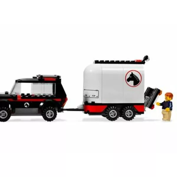 City 7635 4WD with Horse Trailer