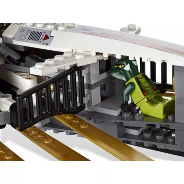 NINJAGO 9449 Ultra Sonic Raider
