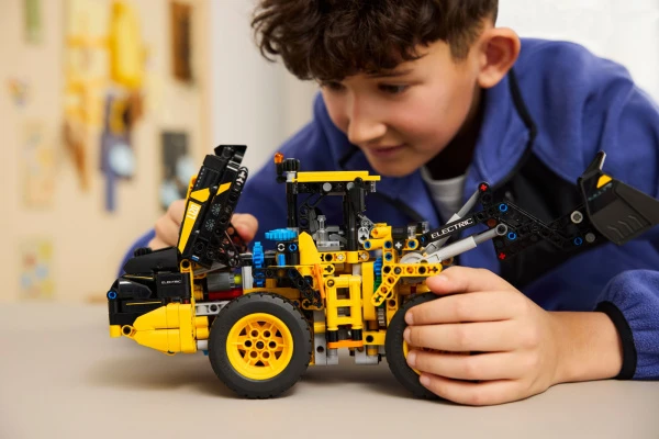 Technic 42209 Volvo L120 Electric Wheel Loader