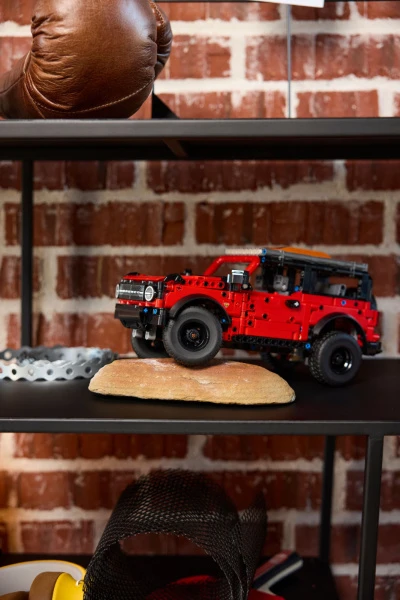 Technic 42213 Ford Bronco SUV