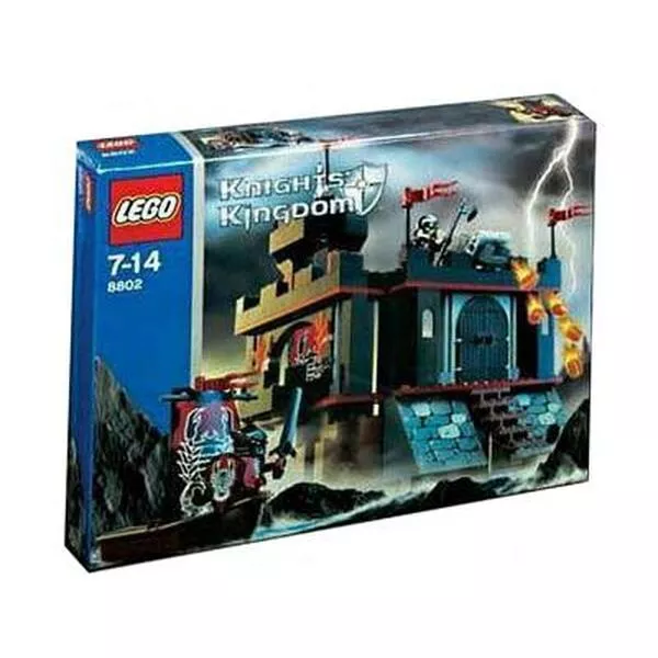 Castle 8802 Dark Fortress Landing (Фото 2)