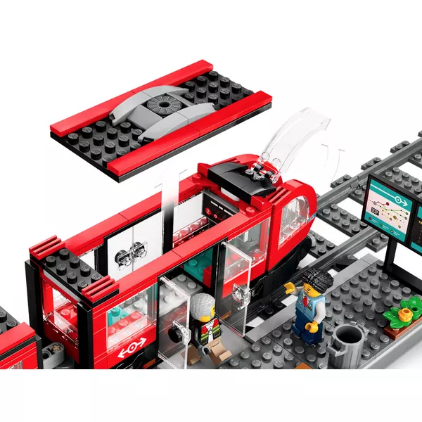 City 60423 Трамвай и остановка в центре города (Фото 5)