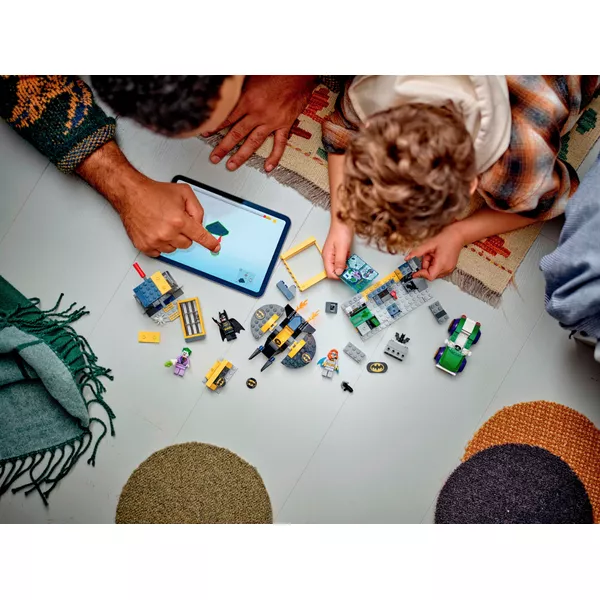 DC Comics Super Heroes 76272 Бэтпещера с Бэтменом, Бэтгерл и Джокером (Фото 10)