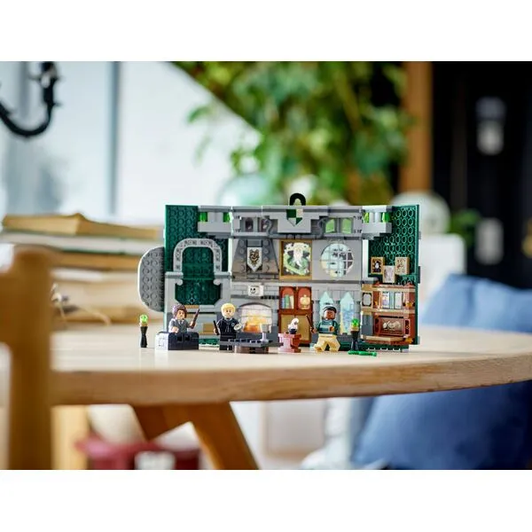 Harry Potter 76410 Знамя факультета Слизерин (Фото 5)