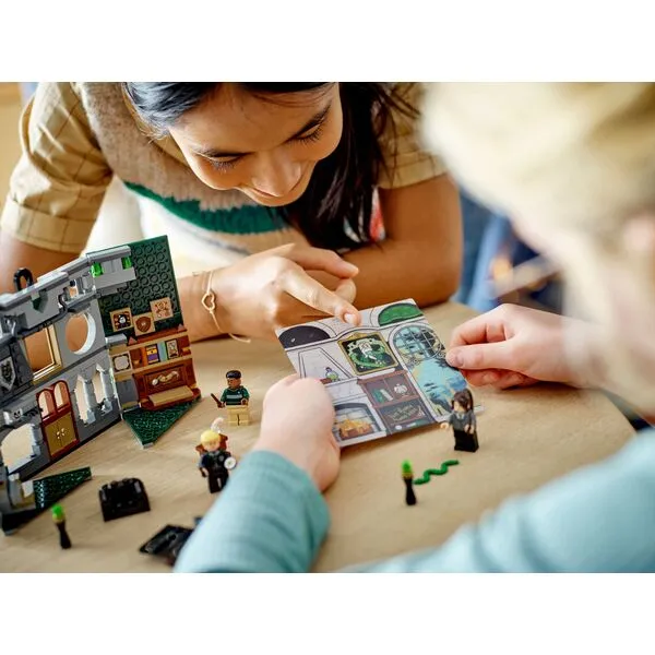 Harry Potter 76410 Знамя факультета Слизерин (Фото 4)